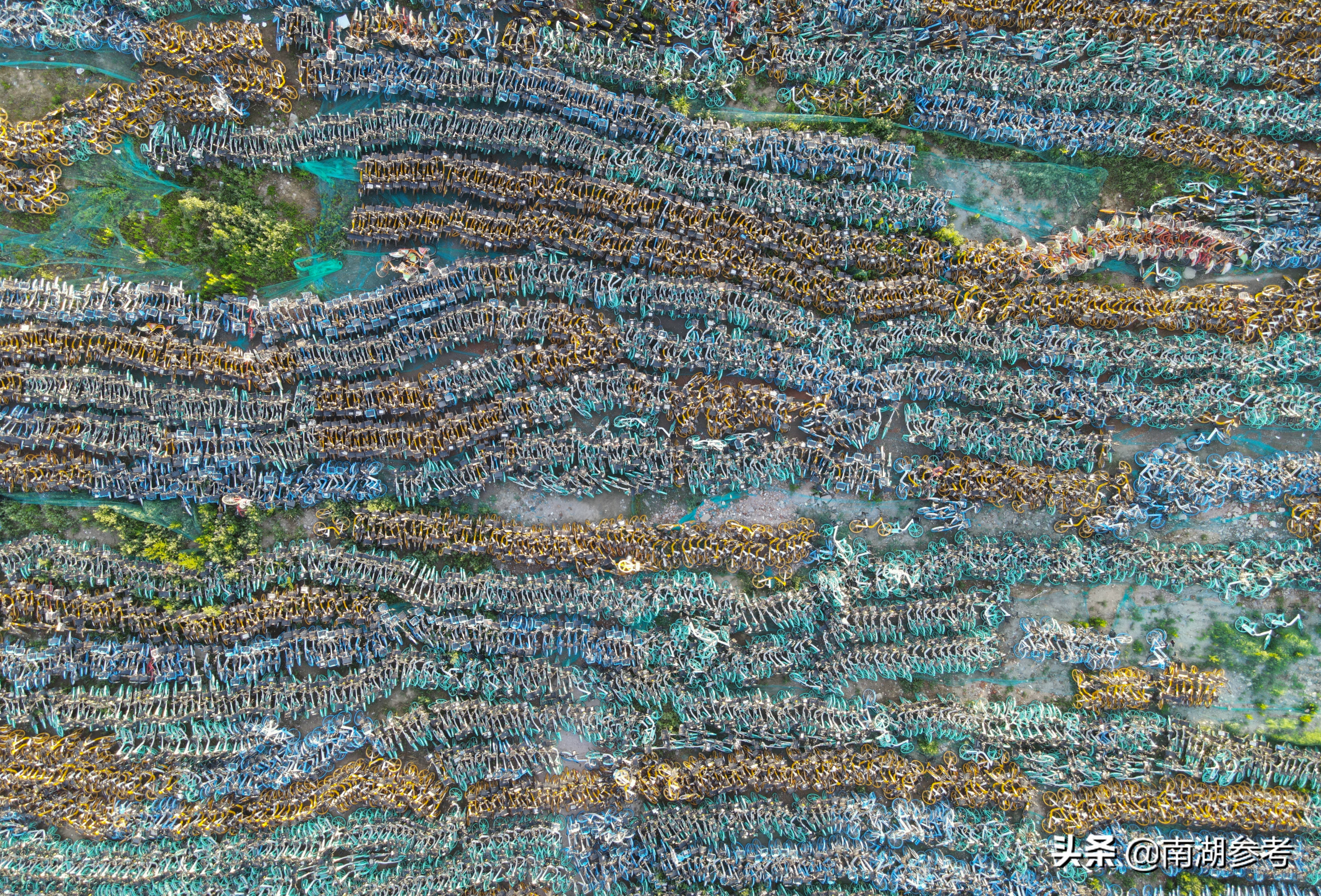 西安共享单车坟场,几十万辆共享单车坟场