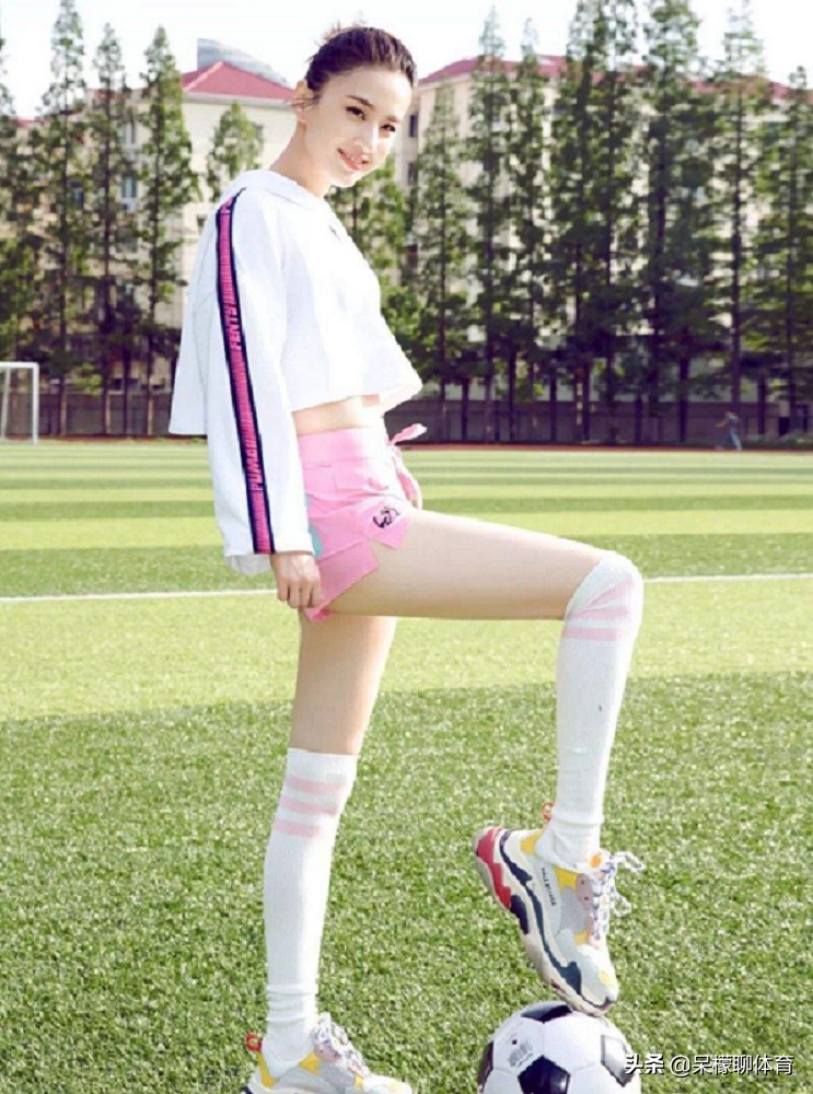 黄圣依关晓彤照片,明星也追星杨紫赵薇