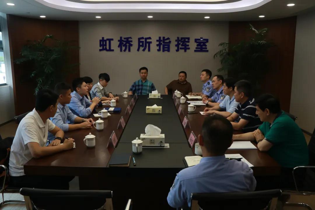 上海铁警全员待命,上海铁警坚守岗位图片