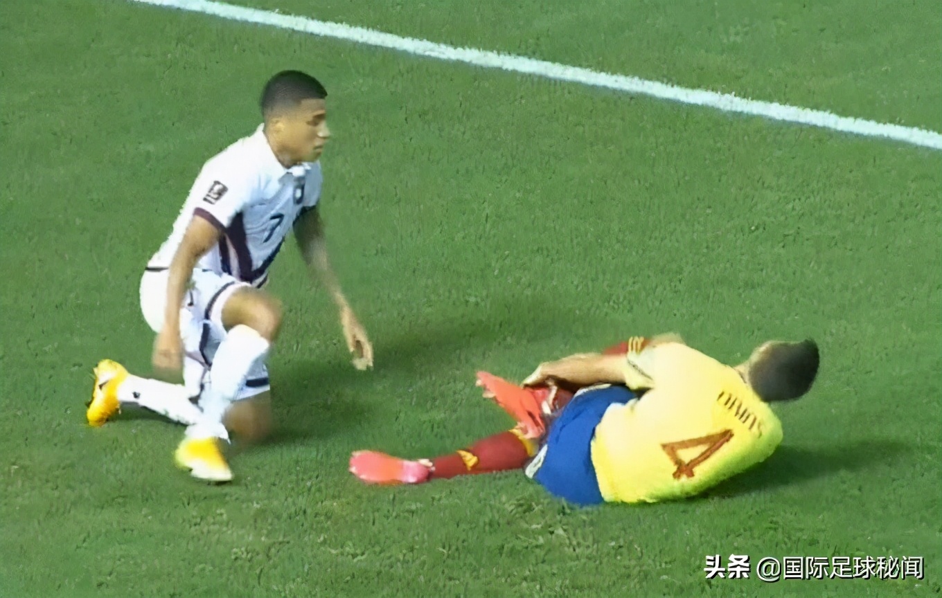 转危为安！世预赛一球员铲弯自己的脚腕，医生神操作瞬间复位