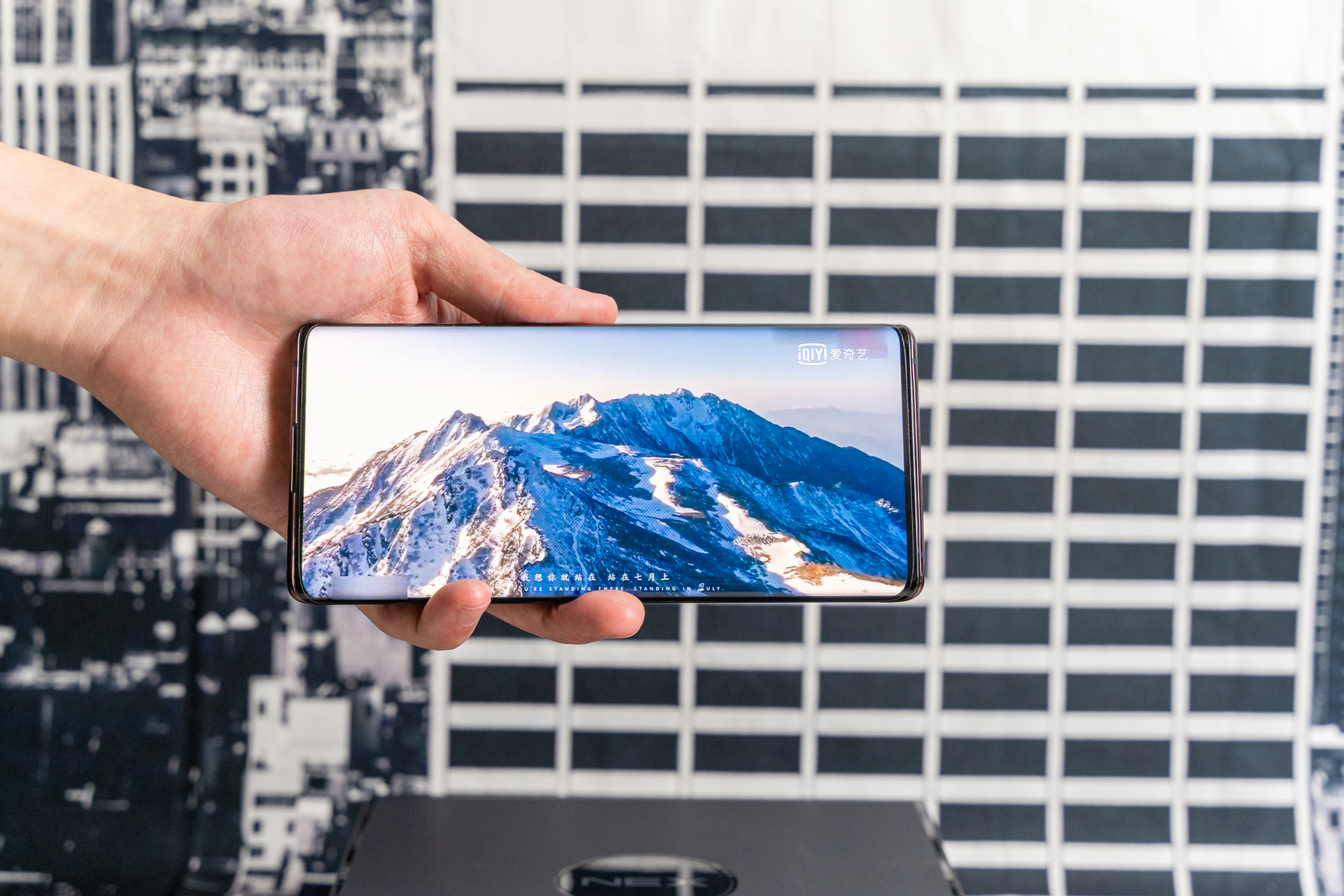 vivonex3搭载骁龙865,vivonex3s瀑布屏观感对比