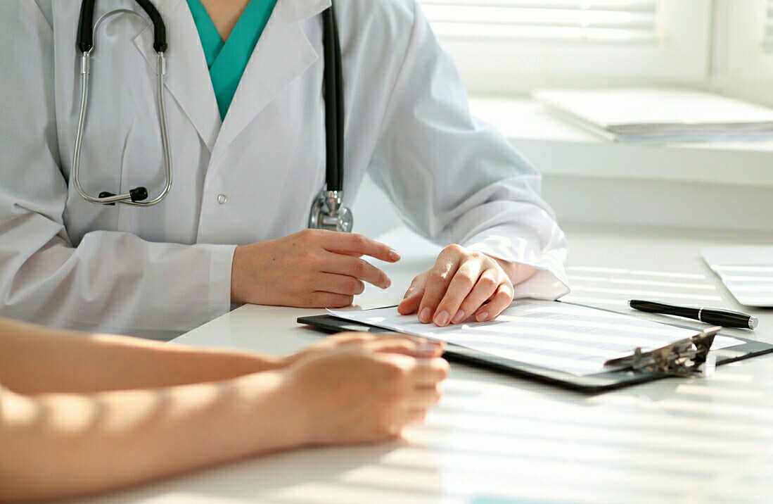 小细胞肺癌脑转移头痛还能活多久,肺癌脑转移吃靶向药头还会头痛吗