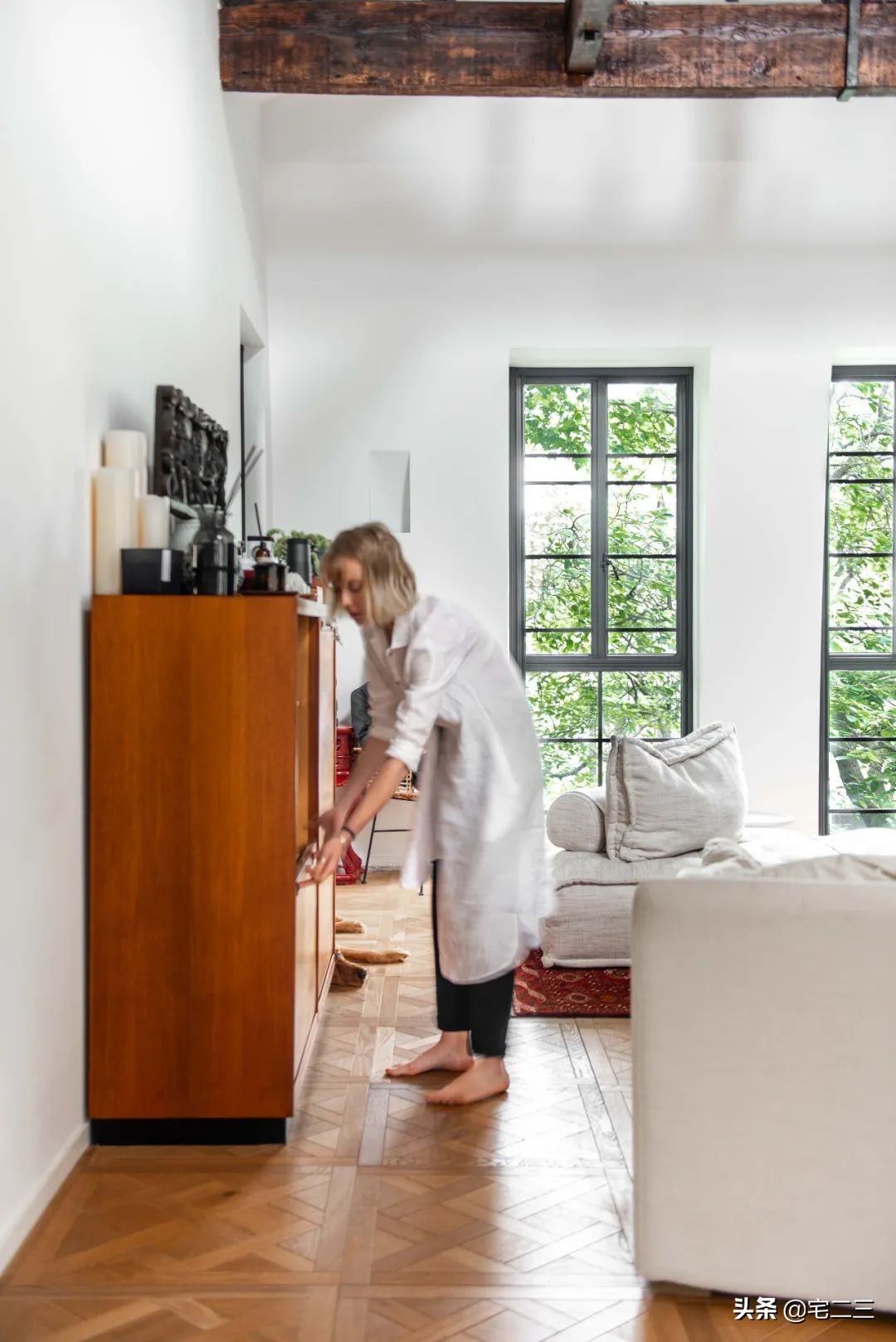 一栋隐居闹市的上海老洋房，一对“新克勒”夫妻的躺平日常