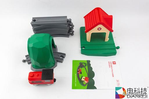 米兔轨道积木声光火车套装,米兔轨道积木火车怎么动