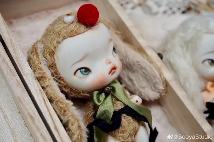 从拍卖、直播到空降，这个圈子的售卖方式千奇百怪