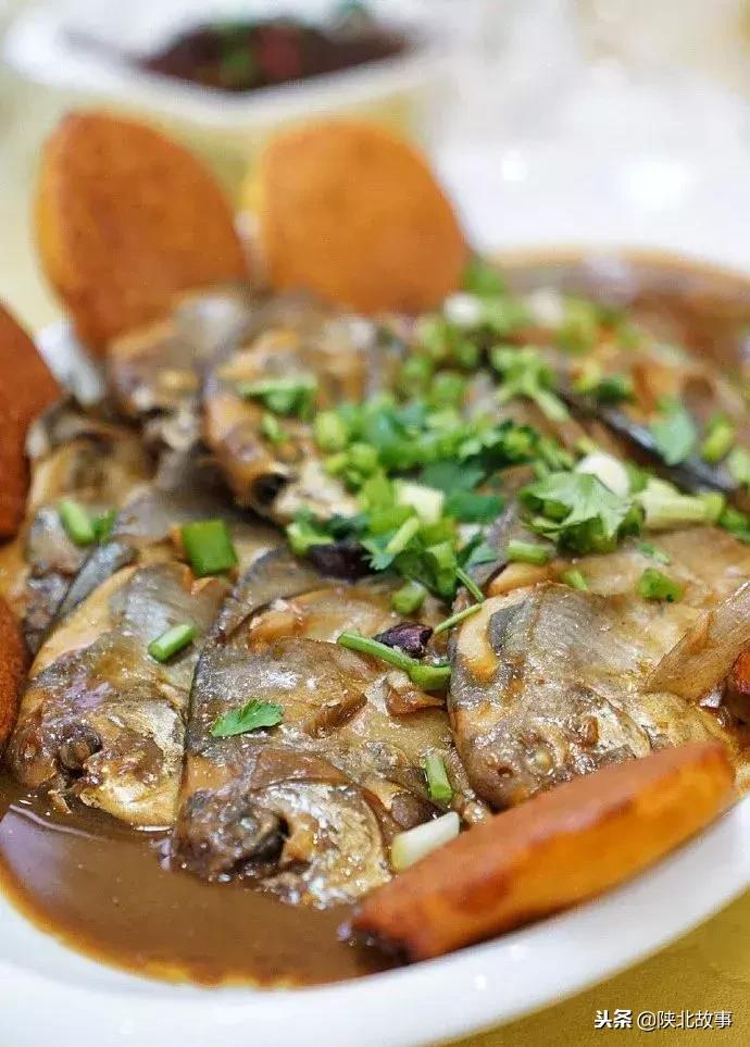 这个最适合冬天来的北方小城，光是海鲜就能让你吃回票价