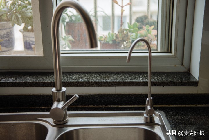 华为卡赫智能净水器安装视频,华为厨下净水器测评