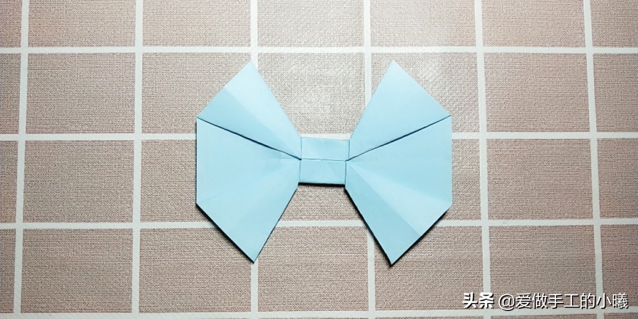 蝴蝶结折纸怎样贴在贺卡上好看,折纸简单又漂亮的蝴蝶结收纳盒