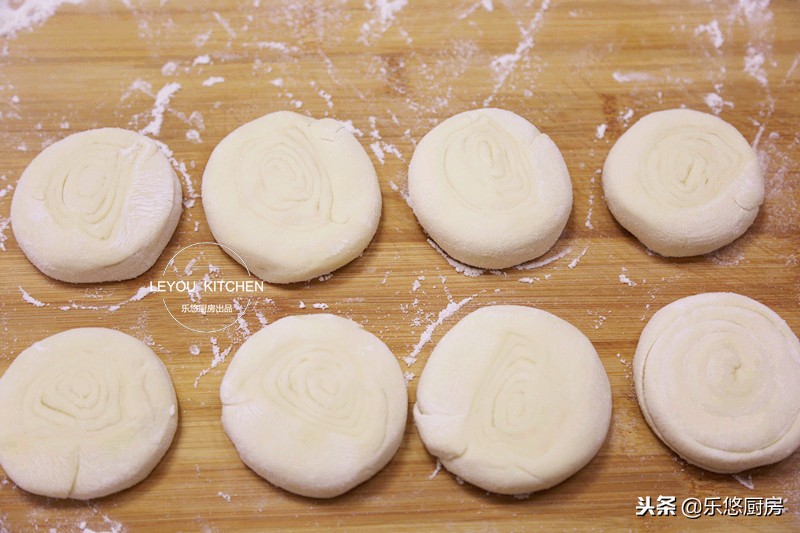 1碗面粉、1包牛奶、1个鸡蛋，烙好的饼和面包一样好吃