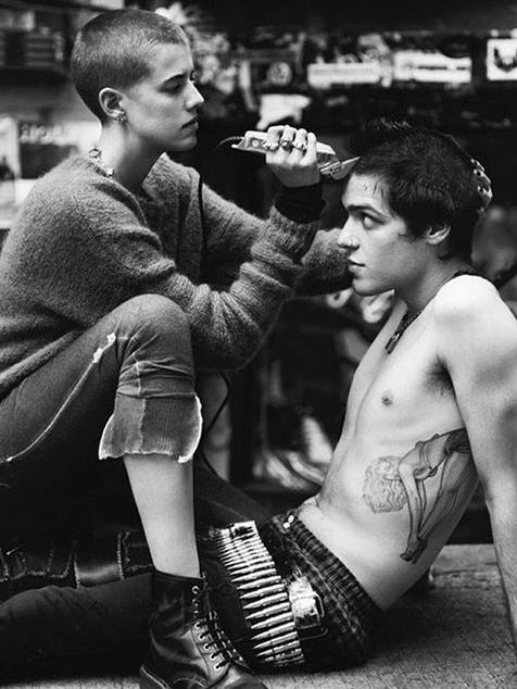 头发很硬两侧总是翘起怎么剪,头发很硬两侧总是翘起