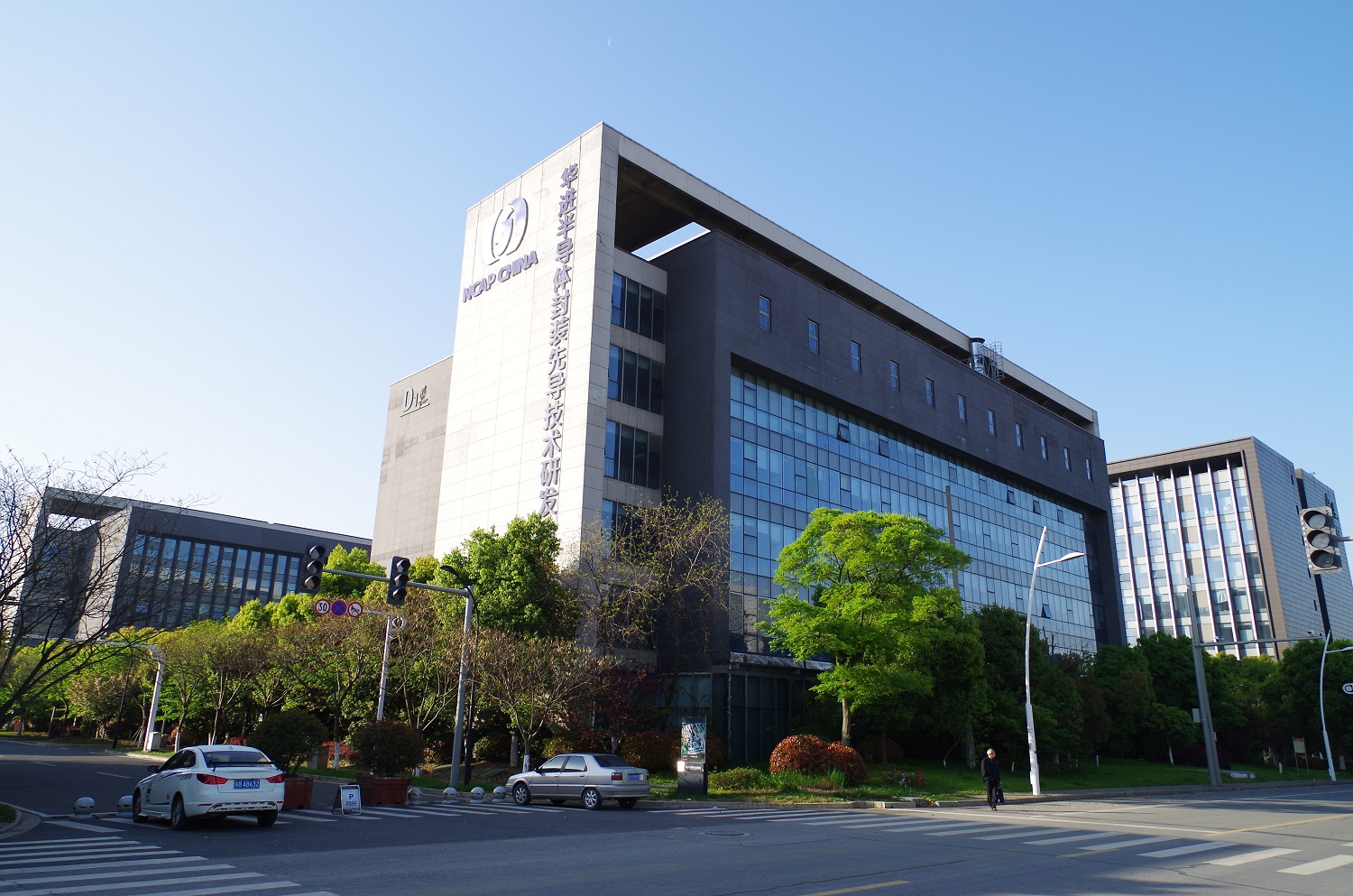 华进半导体周鸣昊：先进封装带动产业链上下游发展