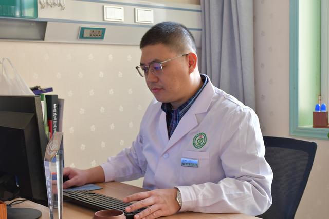 脾胃湿热体质怎么调理脸上长痘痘,下巴长痘痘是脾胃湿热吗怎么调理