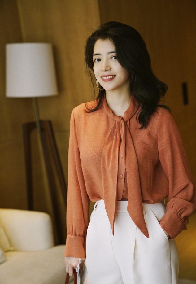 三木冬日示范减龄会穿女人有范儿,初春三木穿什么衣服好看