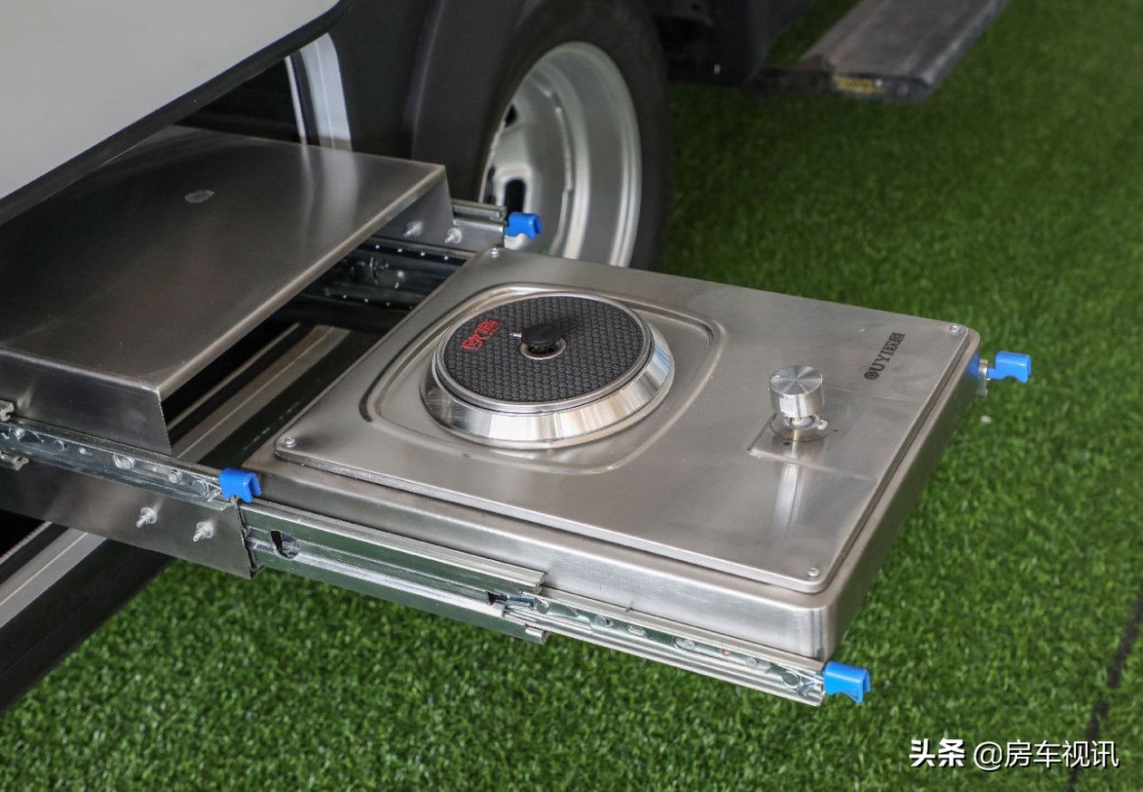 没有额头的皮卡房车,没有额头的背驮房车