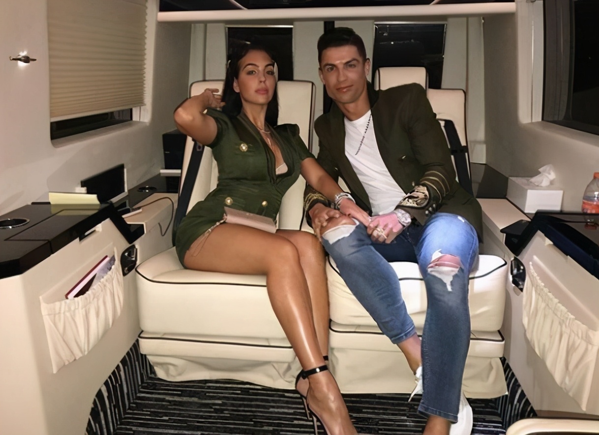 c罗乔治娜太太团,太太团乔治娜