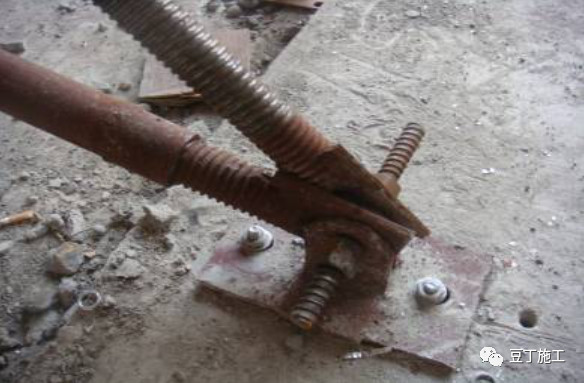 铝合金模板怎么和木模达到持平,木模板铝模施工