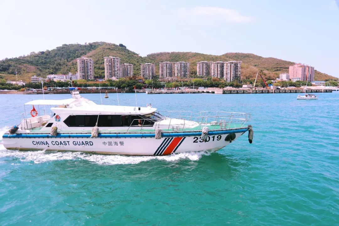 三亚豪华游艇出海一日游靠谱吗 (三亚游艇出海小攻略只要人均200元)