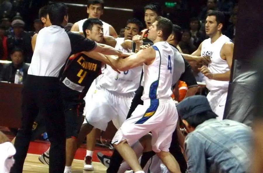 中国篮球球员最团结的一次打架,最血性的斗殴