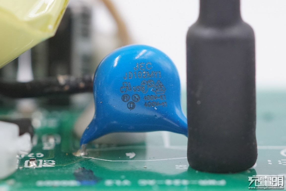 拆解华为5000mah充电宝,拆解60000ma充电宝