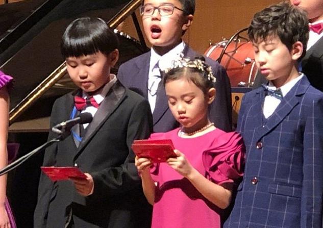 甜馨整容式长大越来越有气质,有一种整容叫甜馨女汉子