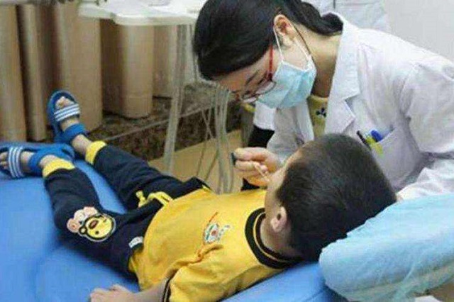 一小孩误吞樟脑丸,51岁婴儿误吞樟脑丸后续