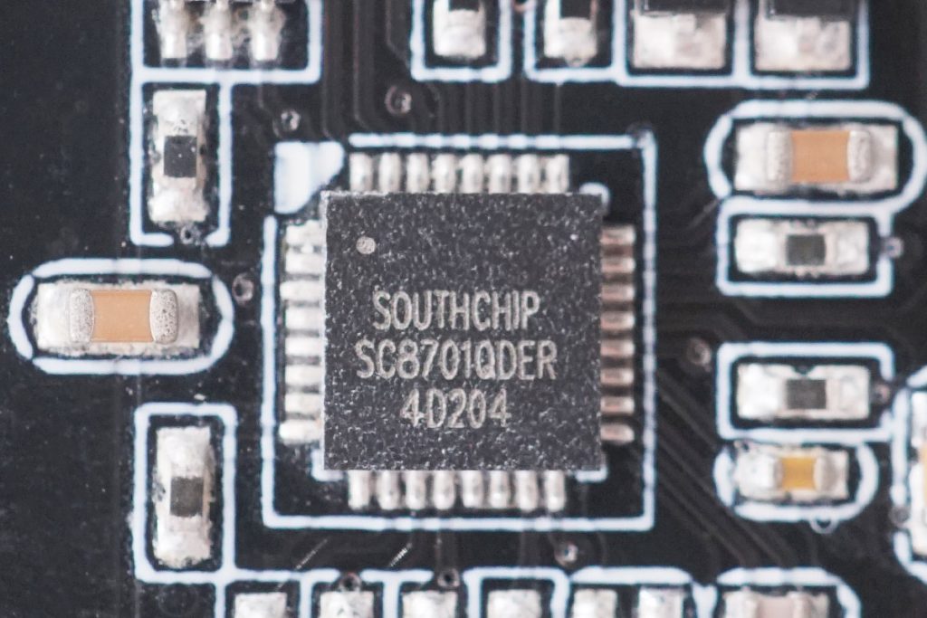 巨能移动电源拆解,绿巨能移动电源评测