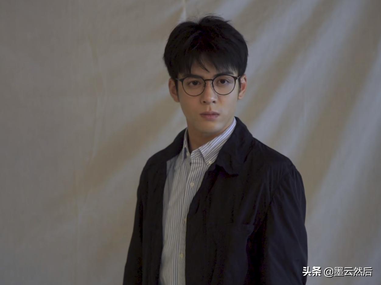 盗墓笔记解雨臣为什么烧了戏服,盗墓笔记里解雨臣青衣扮相