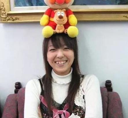 小孩口腔最里面有双排牙,孩子嘴里出了好多牙