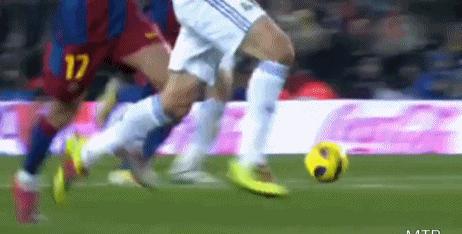 梅西被铲球拜仁,梅西被铲完整版