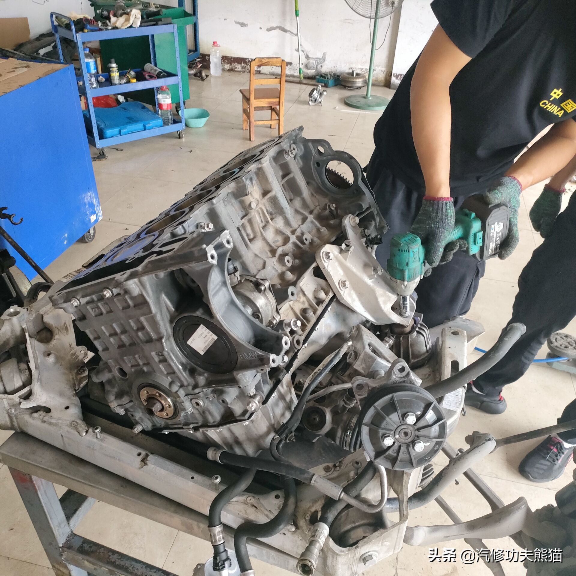 宝马e90325i2007款,宝马e90漏机油通病