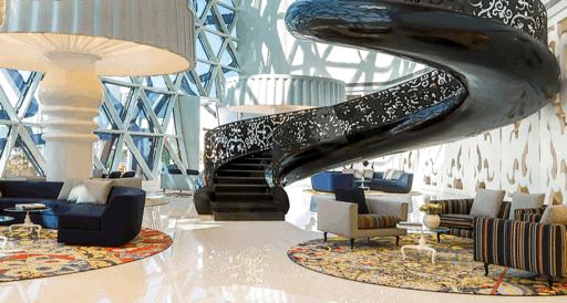 他从不掩饰自己对极简主义的抗拒