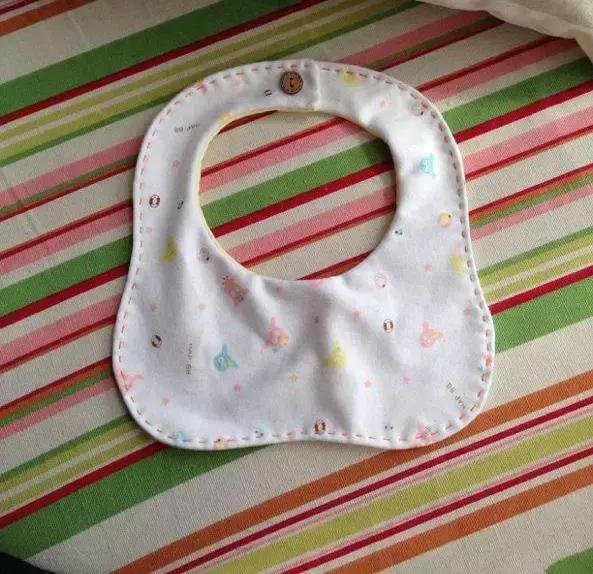 旧衣服制作宝宝口水兜,手工制作婴儿围嘴用品教程
