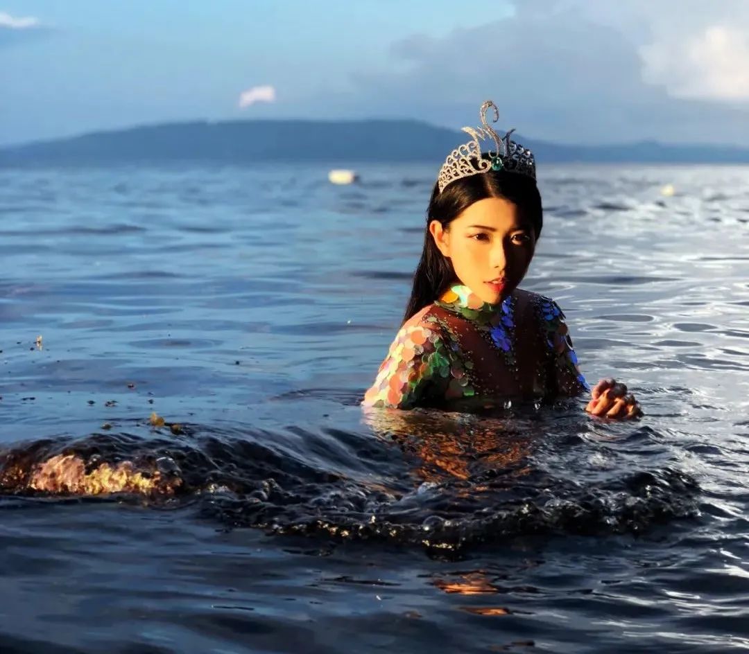 何灏浩：水中*物尤**，人间女神