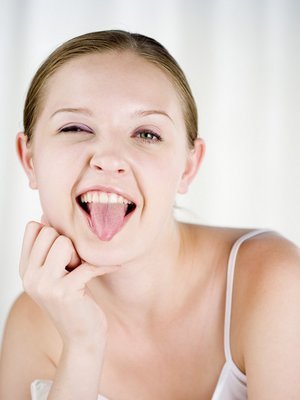 爱笑容易长法令纹,爱笑的女孩会长皱纹鱼尾纹法令纹