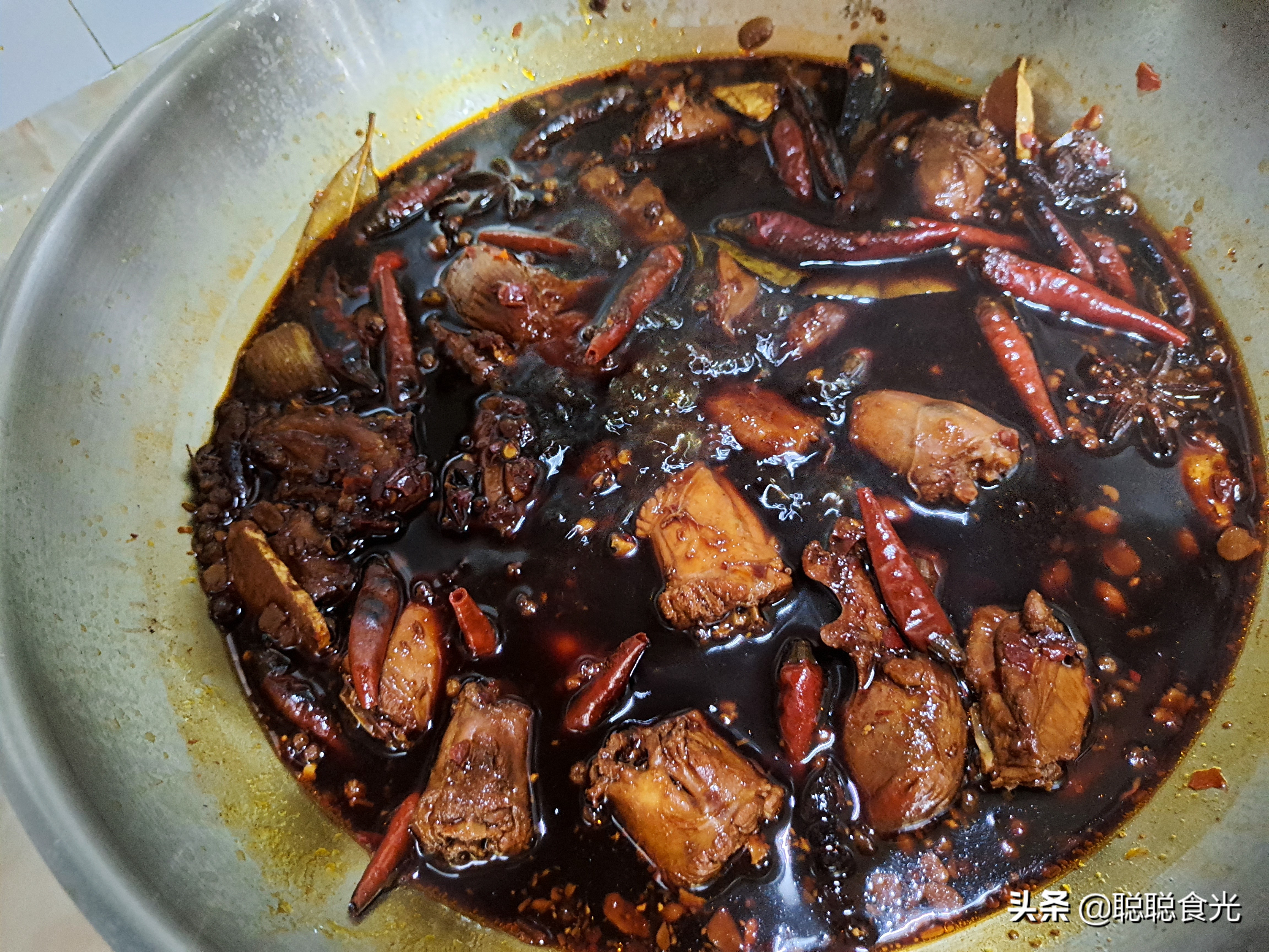 原味鸭脖怎么卤成麻辣的,教你制作麻辣鸭脖的方法
