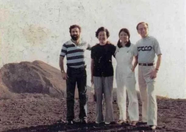 三毛：你是我们幻想的那片诗与远方，开在荒漠里的繁花，生日快乐