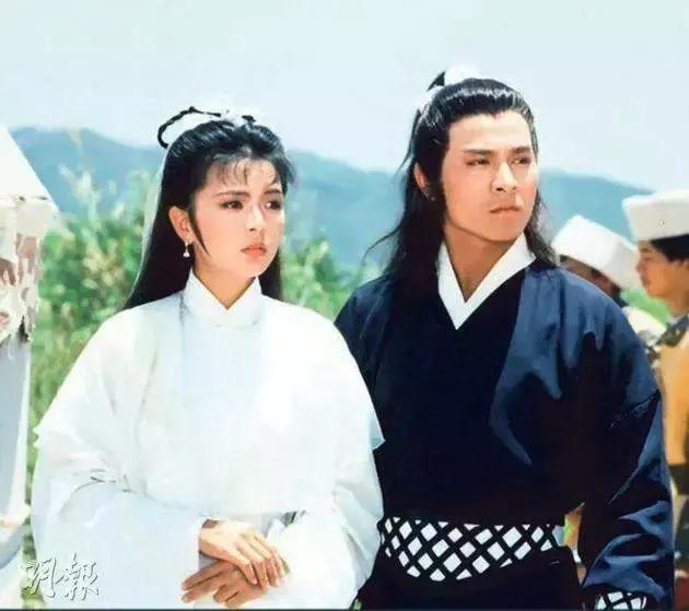 一首《十七岁》之于香港娱乐圈，就是半部《春秋》