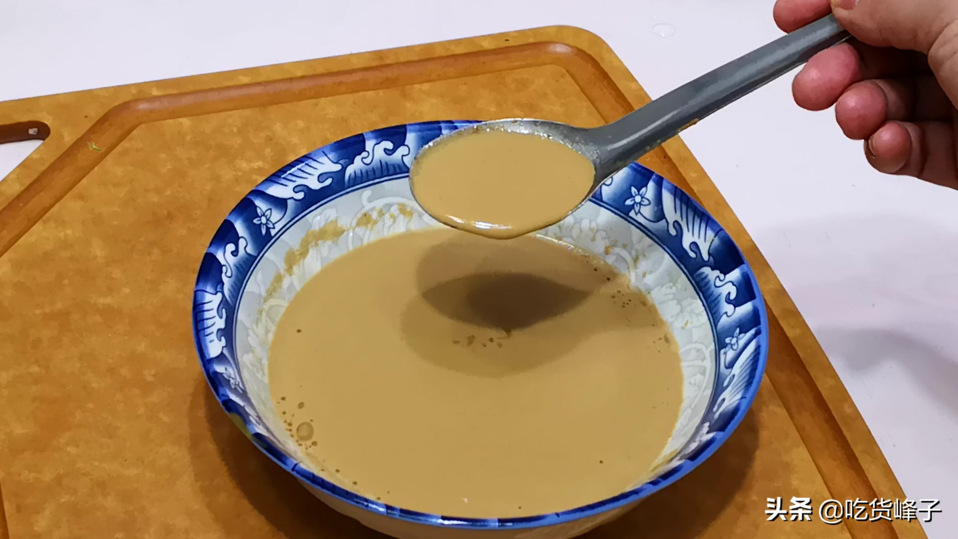 芝麻酱用油调的方法,用油调芝麻酱的方法