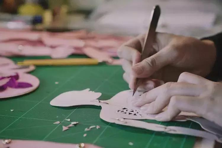 90后女学生解剖课,90后女孩上解剖课