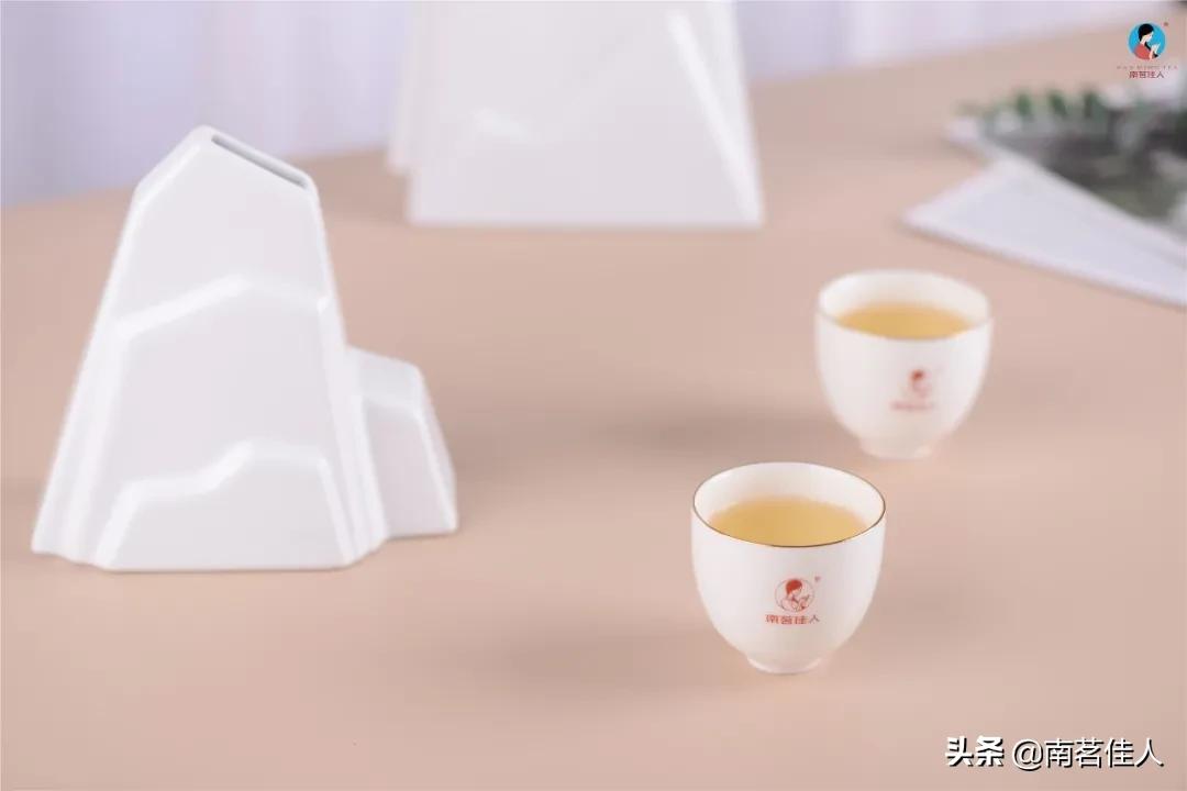 普洱茶新茶为什么会有锁喉感,新茶喝了嗓子发干锁喉