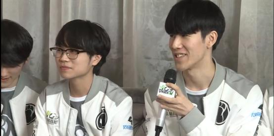 星爷与IG同台引网友大笑，中文太好引星爷质问：你真的是韩国人？