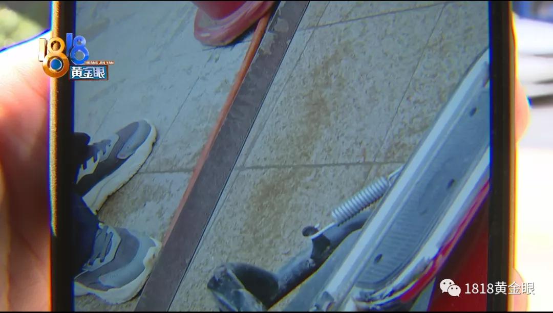 母女骑电动车过马路被撞,母女骑电动车被人撞