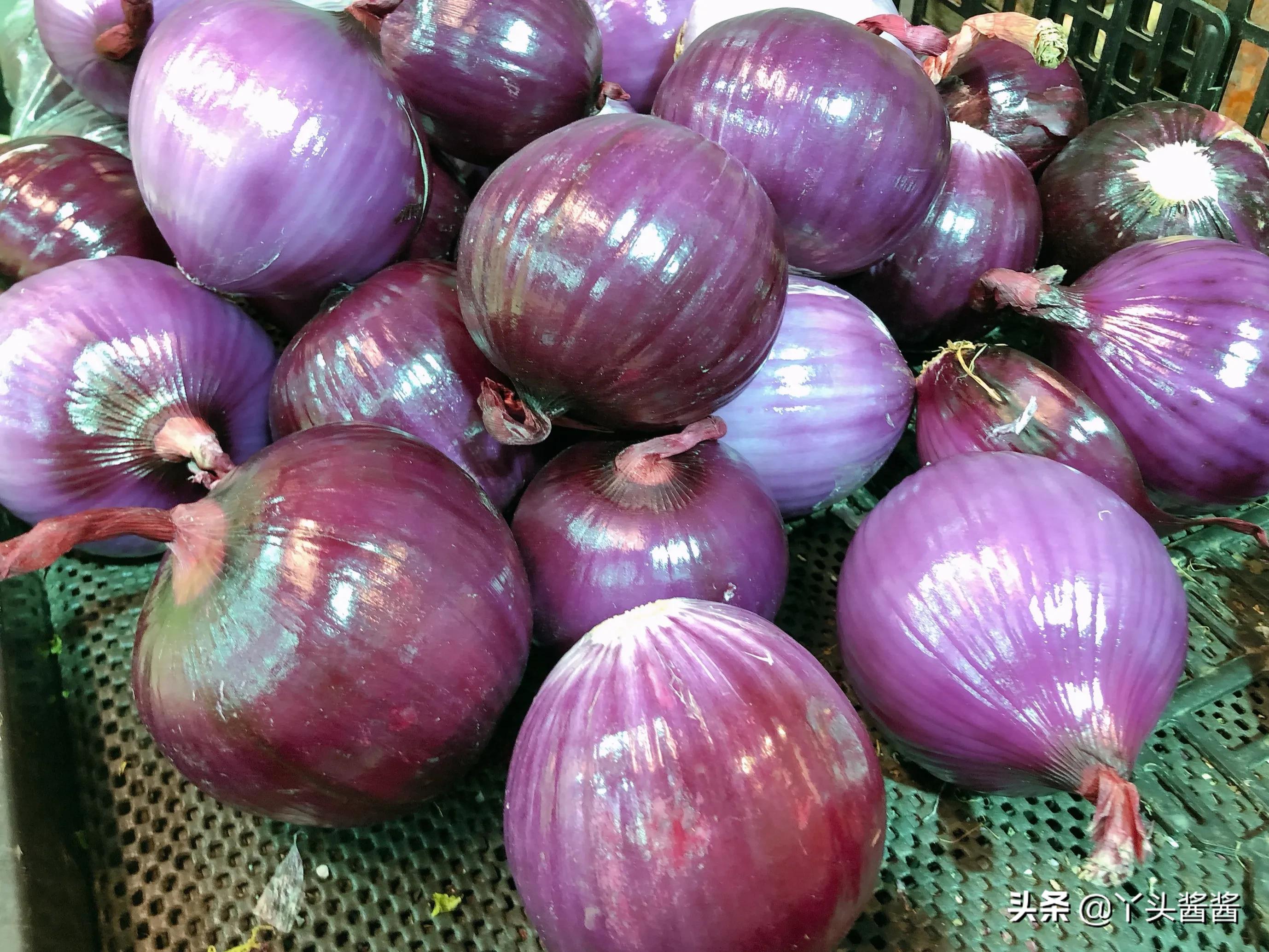 洋葱是买红的还是白的好,购买洋葱干红