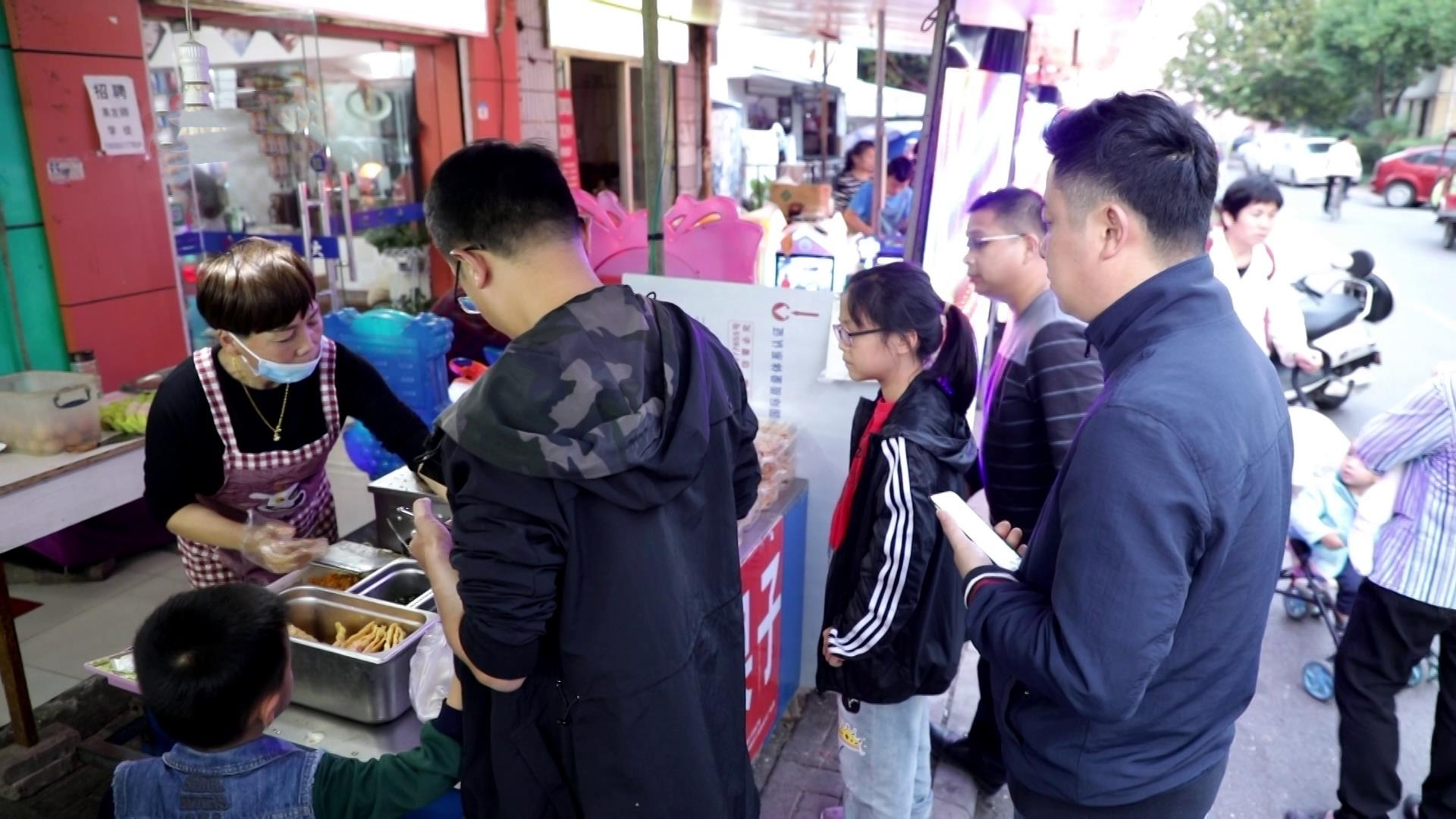 最正宗的煎饼果子怎么做,正宗煎饼果子制作攻略