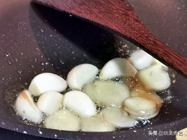 干锅不放葱,干锅西兰花五花肉的做法