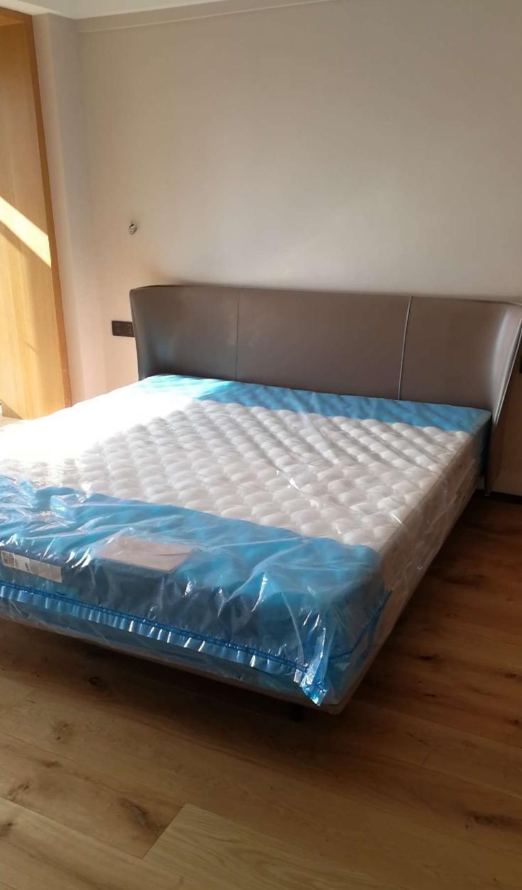 原木色极简家,黑白原木极简风格