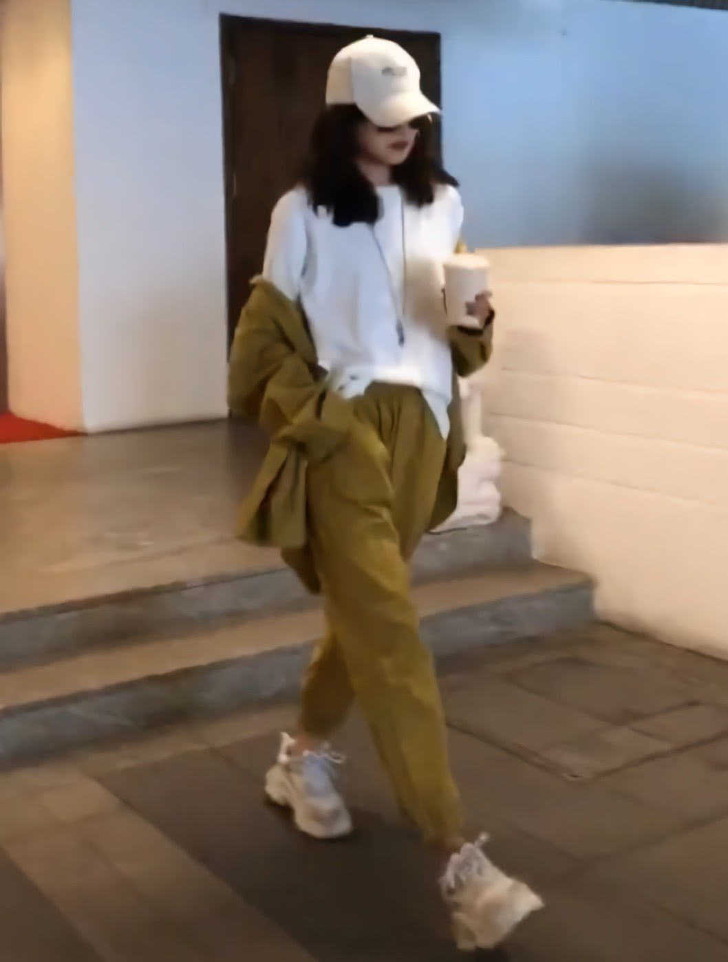 扔掉牛仔裤穿阔腿裤,白色老爹牛仔裤子穿搭高级感