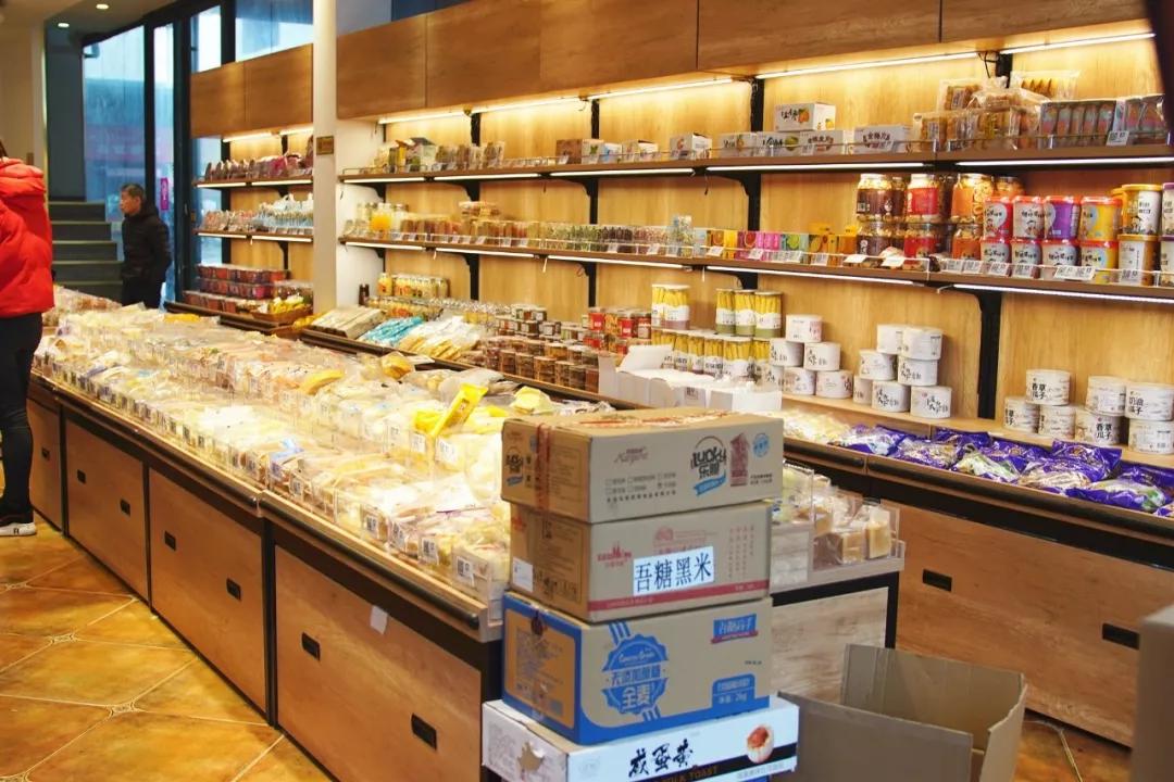 直端零食店“老巢”！好逛到两只手都拿不下