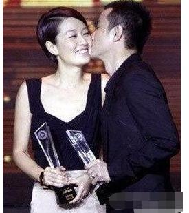 从软饭男到钢铁硬汉，“整容”式离婚后，文章“站”起来了