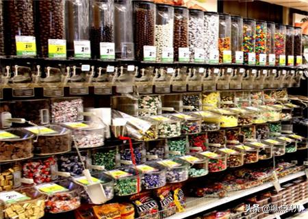 重庆加盟嘴上嘴零食店需要多少钱,赵一鸣零食官方招商加盟多少钱啊